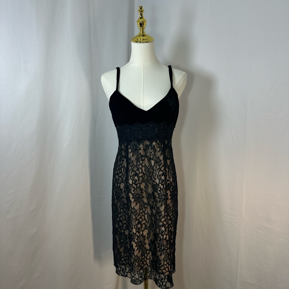 Sophisticated Black Midi Dress with Lace Details